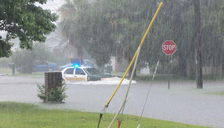 flooding-sheriffcar.jpg