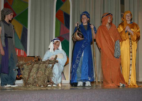 ewchristmasplay41.jpg