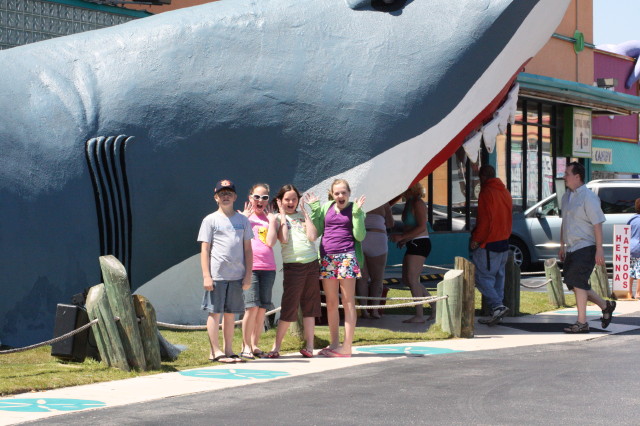 Jason Fischer, Chloe Leonard, Leah Fischer and Anna Fischer
