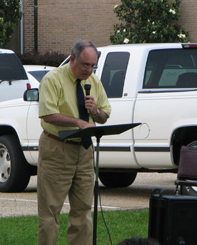 Rev. Jim Reece praying for the military