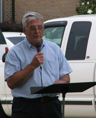 Joe Brantley praying for business