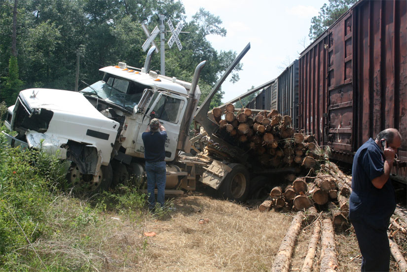 Train-Truck-Wreck11.jpg