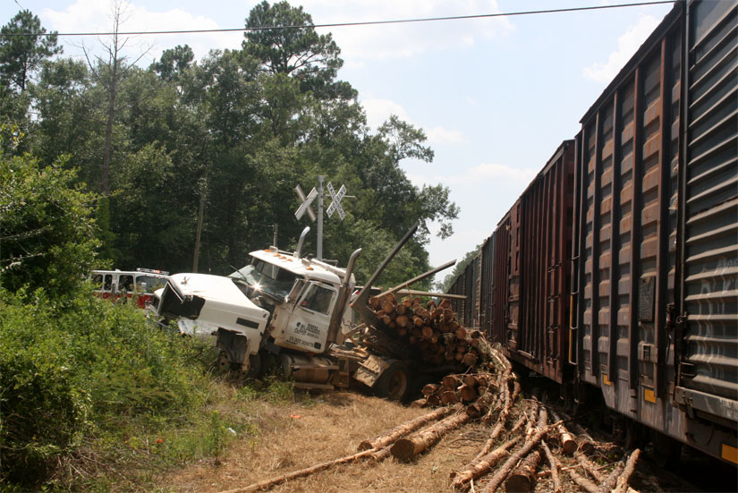 Train-Truck-Wreck12.jpg