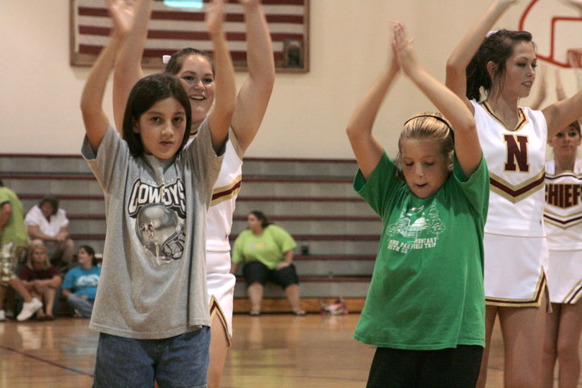 NHSminiCheerleaders30.jpg
