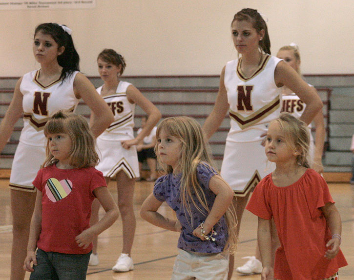 NHSminiCheerleaders40.jpg