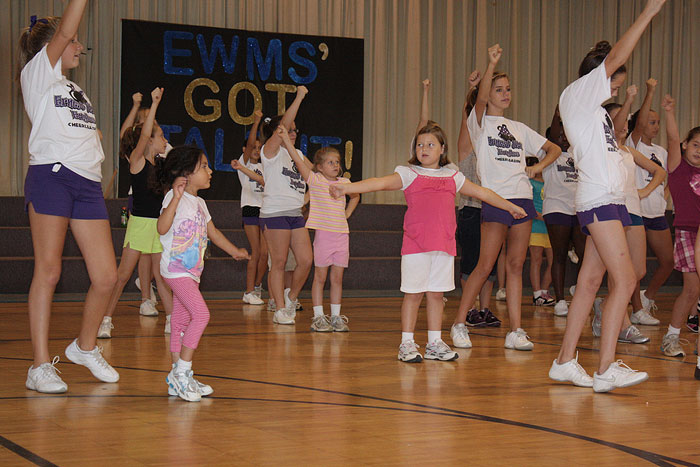 EWMS-Mini-Cheerleaders-23.jpg