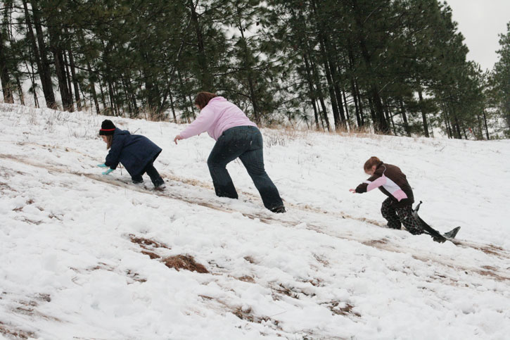2010-snow-hwy21-snow-sledding-46.jpg