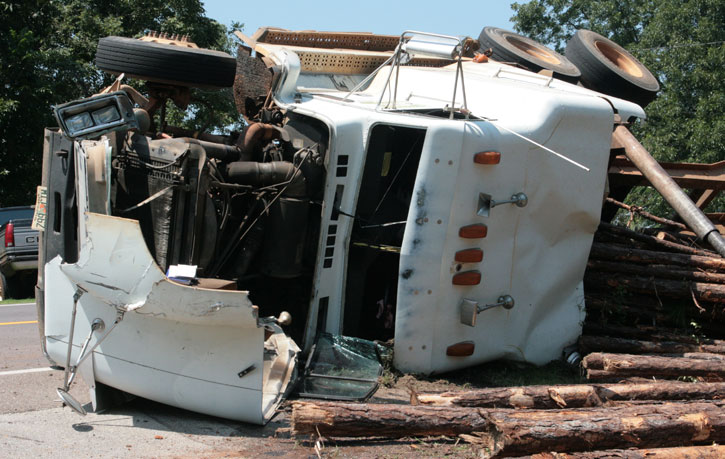 Logs-Truck-Wreck-025.jpg