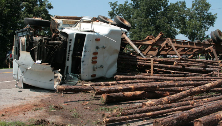 Logs-Truck-Wreck-036.jpg