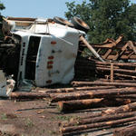 Logs-Truck-Wreck-036.jpg