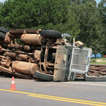 Logs-Truck-Wreck-038.jpg