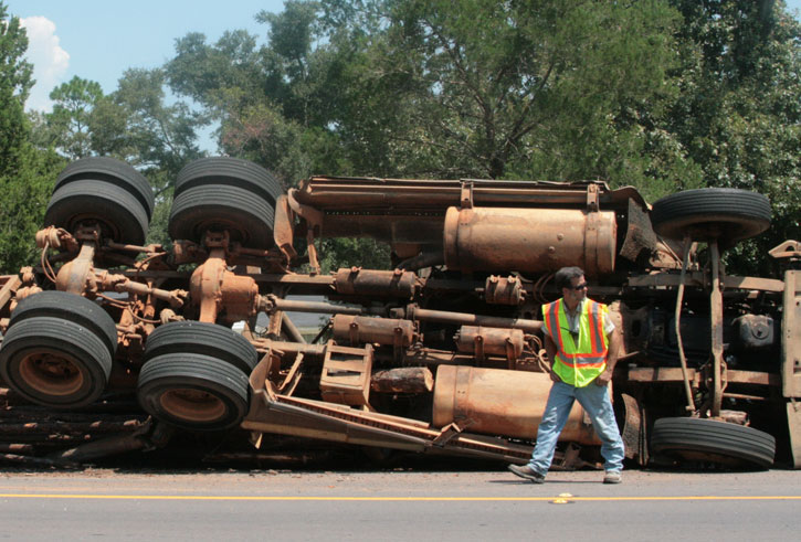 Logs-Truck-Wreck-040.jpg