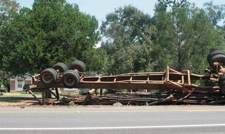 Logs-Truck-Wreck-041.jpg