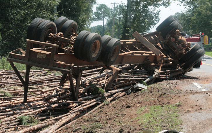 Logs-Truck-Wreck-044.jpg