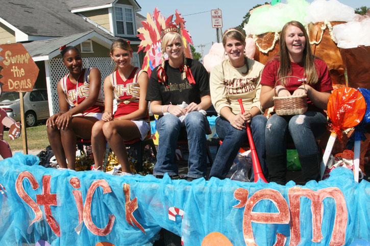 NHS-Homecoming-Parade-207.jpg