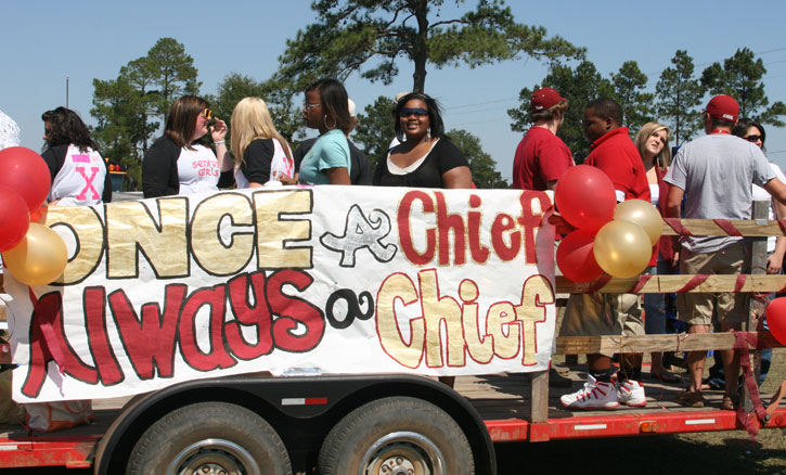 NHS-Homecoming-Parade-300.jpg