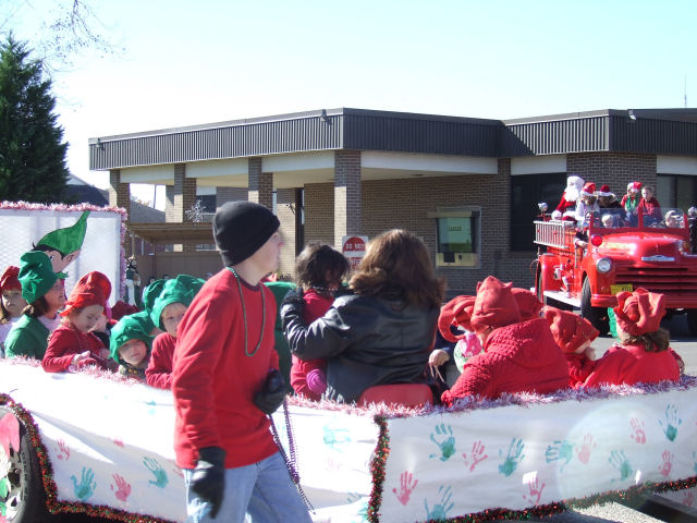 sm.2010 Jay Christmas parade and fest 057.JPG