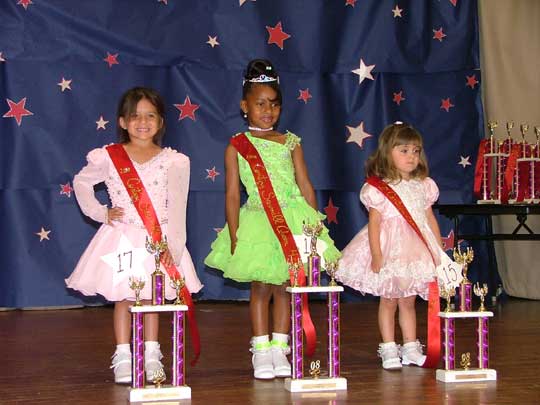 Mikayla Simmons, Raylin Wesley, Mallory Bell 4-6