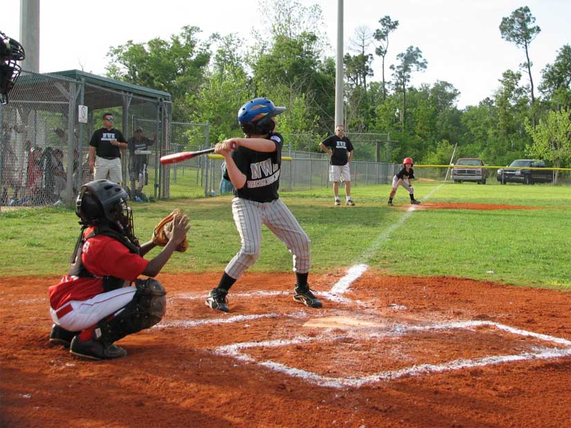 Cameron Armentor gets a base hit.