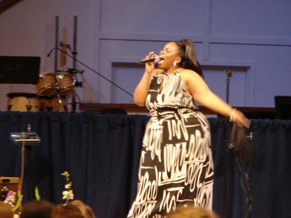 ewMandisa and her God given voice