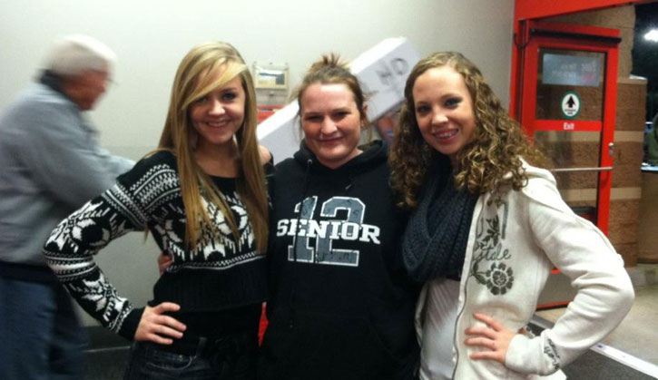 Anna, Taylor and Chloe Shop Fri Morning