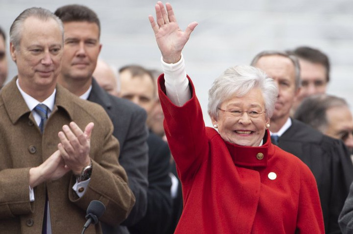 Kay Ivey Takes Office As Alabamas First Elected Female Republican Governor 