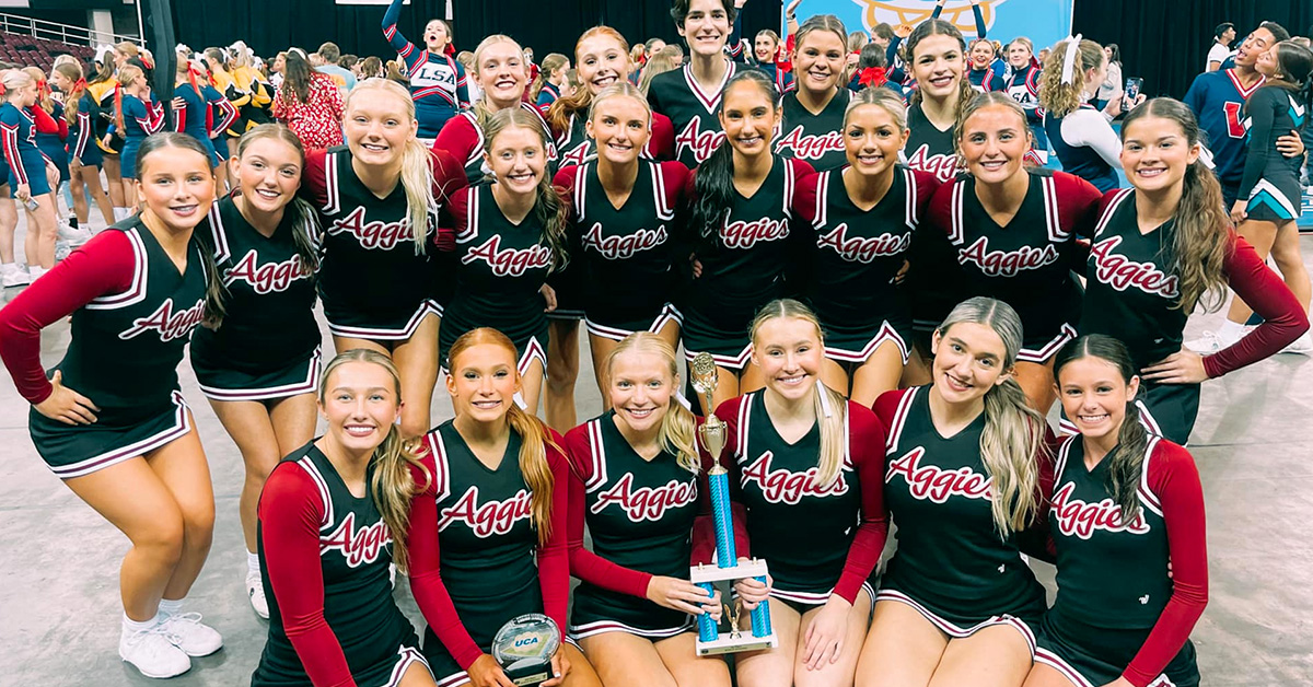 Tate Cheerleaders Win At UCA Regionals, Earn Bids To Nationals