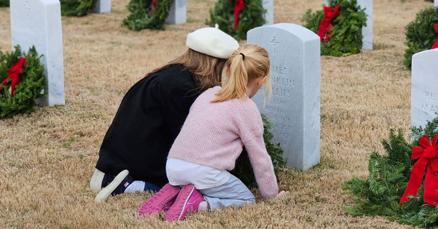 Over 29,000 Wreaths Placed At Barrancas During Wreaths Across America ...